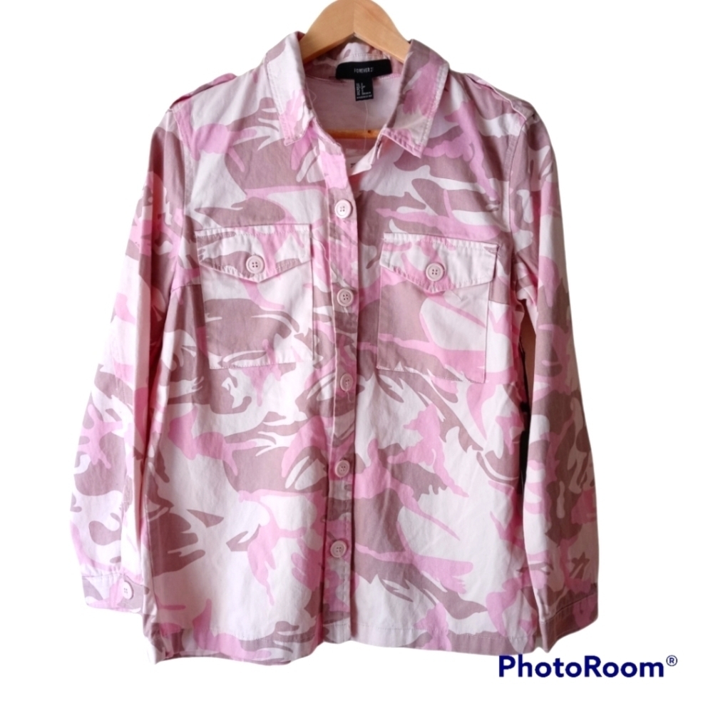 Forever 21 Oversized Casual Button Down Camo Jacket. Size S.